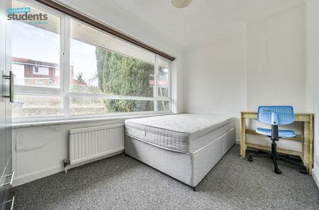 6 bedroom detached house to rent - Photo 5