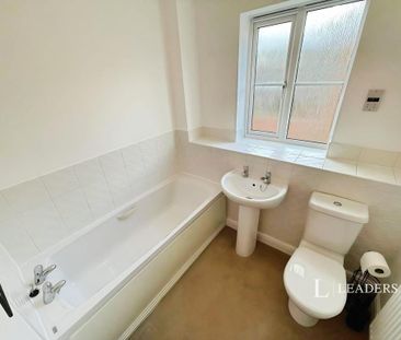 3 bedroom terraced house to rent - Photo 4