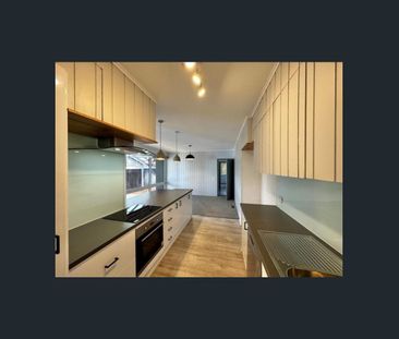 SURE TO IMPRESS - Photo 5