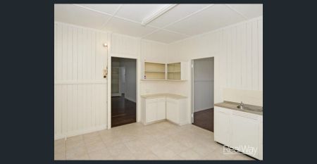 Charming 3-Bedroom Lowset Home in Convenient Location - Photo 2