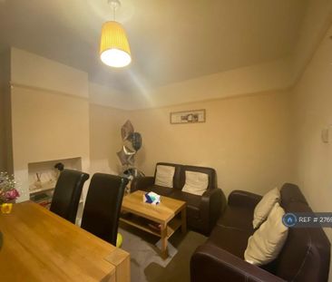 4 bedroom semi-detached house to rent - Photo 2