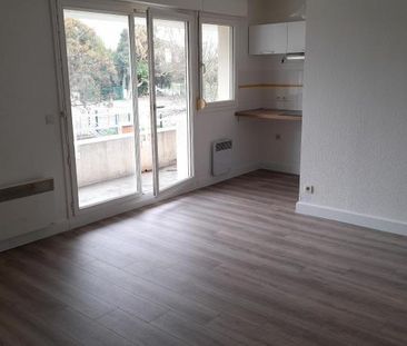 Location Appartement 3 pièces 52m² BORDEAUX 33300 - Photo 2