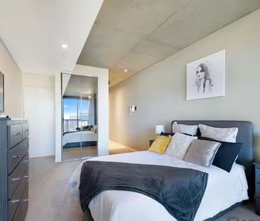 Fully Furnished Studio Apartment with Park Views in Melbourne CBD - Photo 2