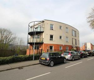 2 Bedrooms Flat to rent in The Roperies, High Wycombe HP13 | £ 254 - Photo 1
