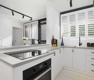 Top Floor One-Bedroom Apartment with Huge Wrap-Around Terrace - Photo 4