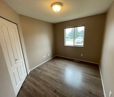 Gorgeous 2-Bedroom Ground Floor Condo in Stony Plain - Photo 3