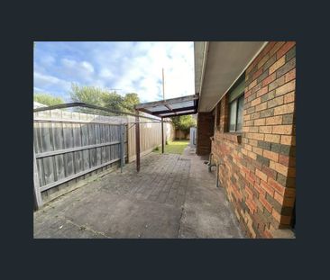 LOW MAINTENANCE LIVING IN PRIME LOCATION! - Photo 6