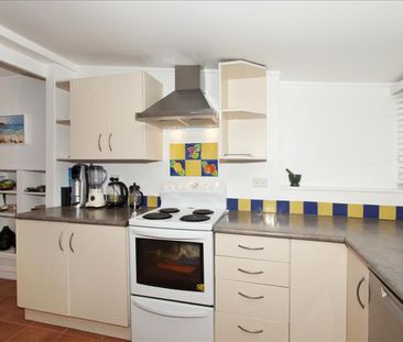 Modern spacious family home in Grey Lynn - Photo 6