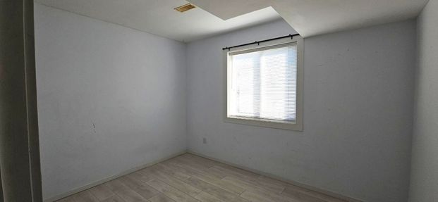 4bed + den 2bath Main Floor; Downtown – Now - Photo 1