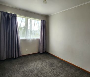 LOCATION LOCATION CLOSE TO MOTORWAY AND SCHOOLS - Photo 4