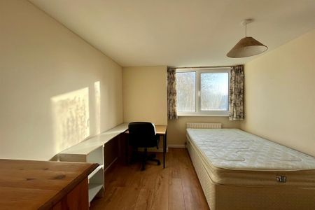 6 bedroom end of terrace house to rent - Photo 4