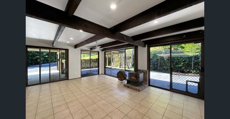 Spacious Dual Living Opportunity in Prestigious Boambee! - Photo 3