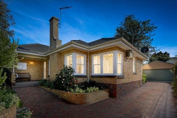 Cheltenham - Photo 1