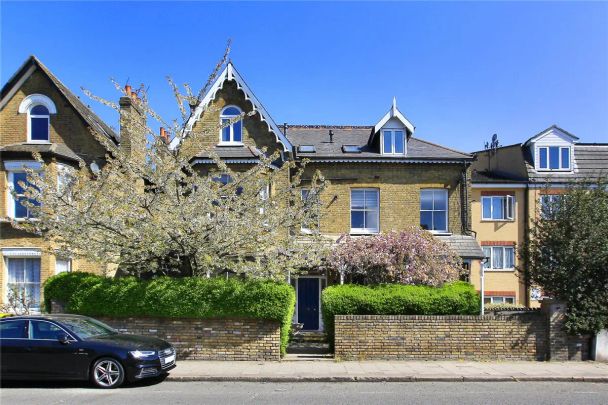 1 bedroom flat in Tooting - Photo 1