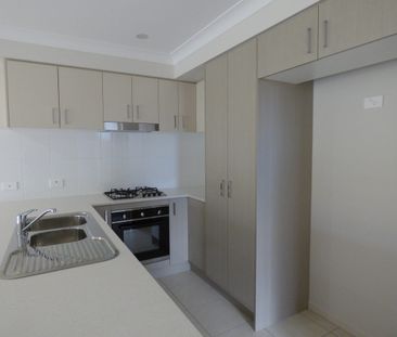 Modern 4 bedroom home - Photo 6