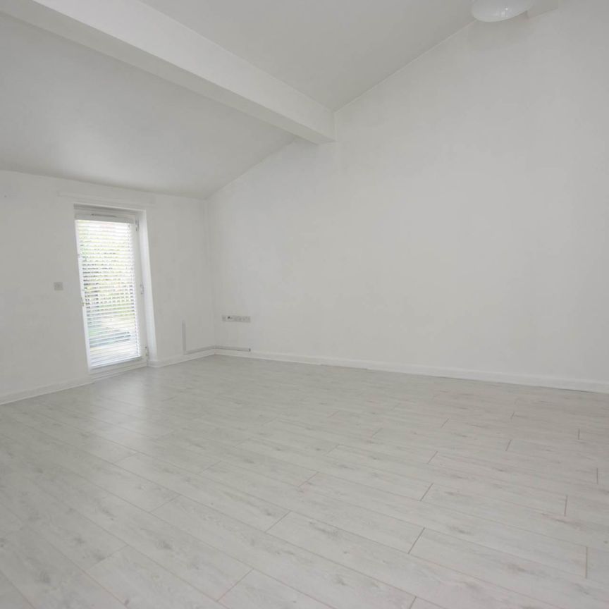 Old Chester Road, Birkenhead - Photo 1