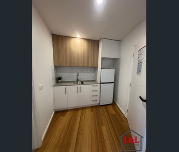 Modern Studio - Fully Furnished Studio Rooms - ALL Utilities Included - Photo 4