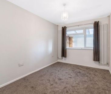 2 bedroom semi-detached bungalow to rent - Photo 5