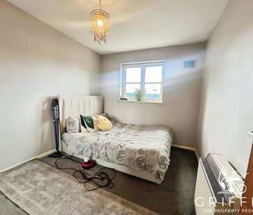 Crescent Avenue, Grays, RM17 - Photo 4