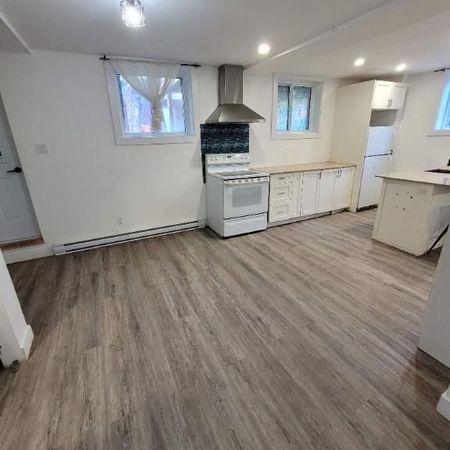 Logement 4 1/2 spacieux et rénové à Vaudreuil-Dorion avec stationnement - Photo 3