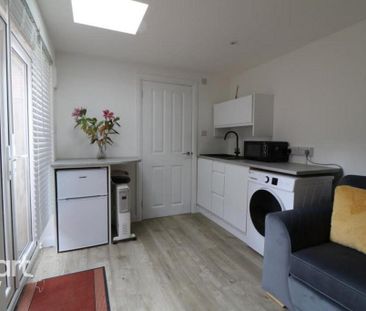 Studio to rent - Photo 5