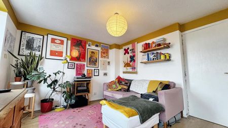 2 bedroom flat to rent - Photo 2