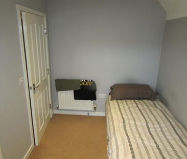 2 bedroom Flat To Let - Photo 3