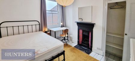 6 bedroom House To Let - Photo 4