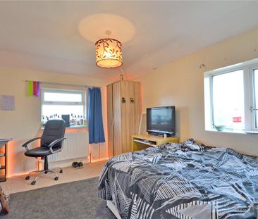 4 bedroom semi-detached house to rent - Photo 4