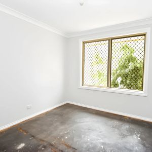 Neat and Convenient Family Home in Quiet Cul-de-Sac! - Photo 2