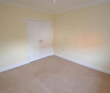 4 bedroom detached house to rent - Photo 4