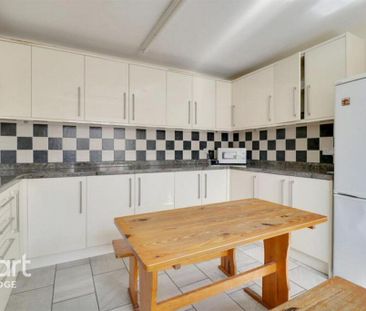 1 bedroom in a house share to rent - Photo 6