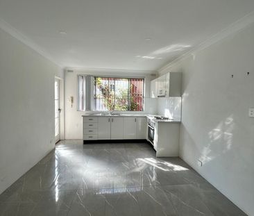 Modern 2 Bedroom Unit - Photo 4