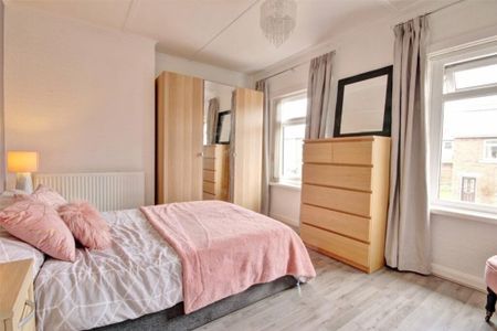 2 bedroom semi-detached house to rent - Photo 4