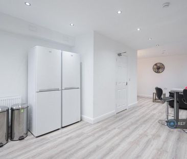 1 bedroom in a house share to rent - Photo 3