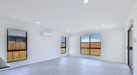 4 BEDROOM HOME ON SPACIOUS BLOCK - Photo 3