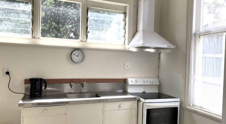 One bedroom Unit in Mount Victoria - Photo 3