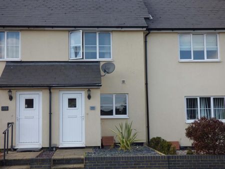 2 bedroom terraced house to rent - Photo 2