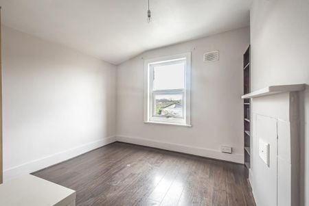 3 bedroom flat to rent - Photo 2