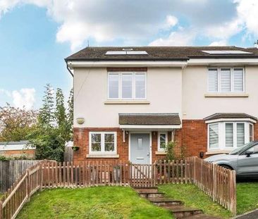 Hillview Gardens, High Wycombe, HP13 - Photo 3