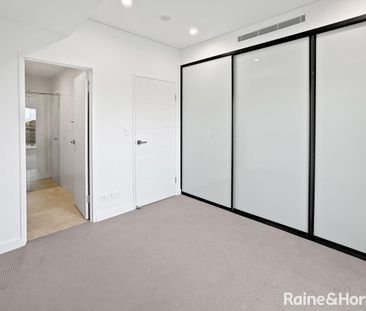 Modern Apartment Located In Ideal Location - Photo 3