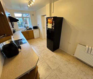 3 bedroom semi-detached house to rent - Photo 2