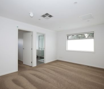 Spacious Family Home - Photo 4