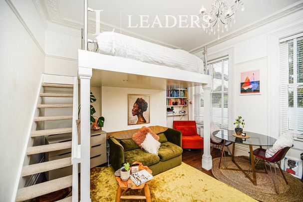 Studio to rent - Photo 1