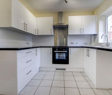 3 bedroom end of terrace house to rent - Photo 1