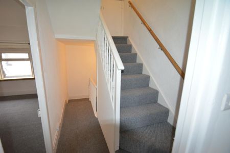 2 bedroom terraced house to rent - Photo 2