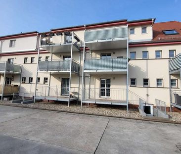 *** Schöne 2-Raum-Wohnung mit EBK und Garagenstellplatz in Schkeudi... - Photo 1