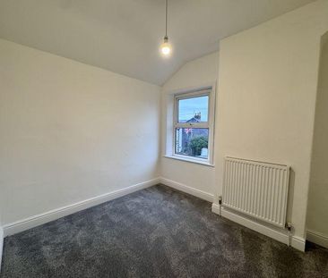 3 bedroom end of terrace house to rent - Photo 4