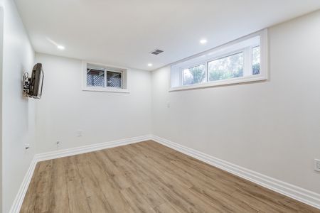 For Lease - 351 Strathcona Drive, Burlington, Ontario - Photo 2