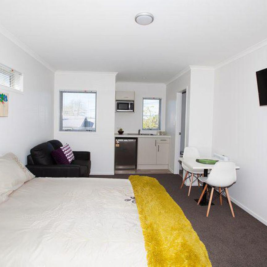 Modern Apartment - Photo 1